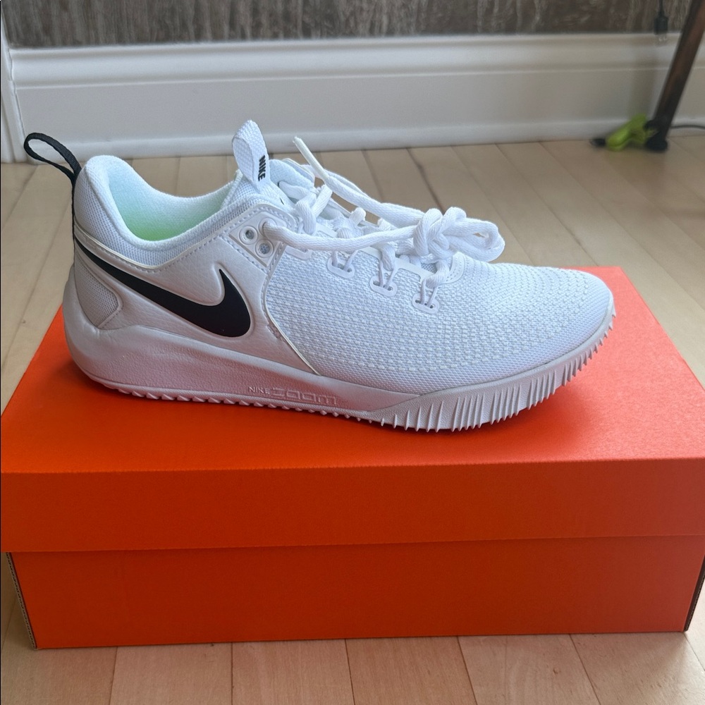 *New in Box* Nike Zoom Hyperace 2 Volleyball shoes White and Black